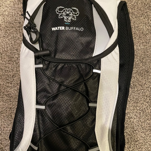 water Buffalo water bladder and pack, like new, great for hiking or walking - Picture 1 of 7